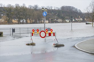 Elbe floods, the Elbe cycle path and the riverside roads of Pirna are flooded, Pirna, Saxony,