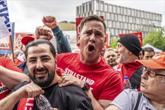 Demonstration by many thousands of steelworkers in front of the ThyssenKrupp headquarters in Essen