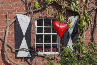 Transom window with heart decoration, entwined with ivy Raesfeld, Münsterland, North