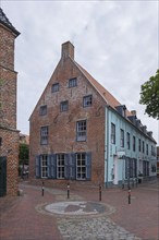 Hotel Hohes Haus am Alten Siel, seat of the rent office from 1696, Greetsiel, Krummhörn, East