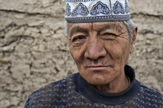 Portrait of a muslim man, mason from the Kyrgyz ethnic group, Alay valley, Kyrgyzstan, Asia