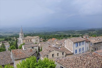 View over the rooftops of Bonnieux, Provence, Provence-Alpes-Côte d'Azur region, France, Europe