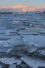 Ice floes in glacier lagoon, sunrise, morning mood, glacier, mountains, winter, Jökulsarlon,