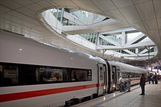 ICE at the centre platform with the large opening to the glass dome, long-distance train station,