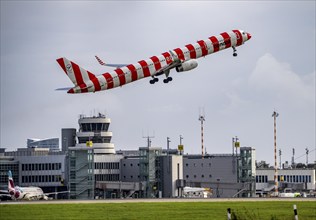 Condor, Boeing 720, D-ABOM, on take-off at Düsseldorf International Airport