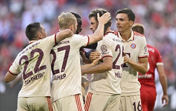 Goal celebration Thomas Thomas Müller FC Bayern München FCB (25) Joao Palhinha FC Bayern München