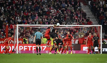 Penalty area scene, goal area scene header duel duel action Leopold Querfeld 1. FC Union Berlin FCU