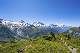 Mountain panorama with glaciated mountain peaks, Aiguille Verte with Aiguille du Midi and Mont