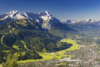 Panorama from the Wank, 1780m, to the Wetterstein mountains with Alpspitze 2628m, Jubiläumsgrat and