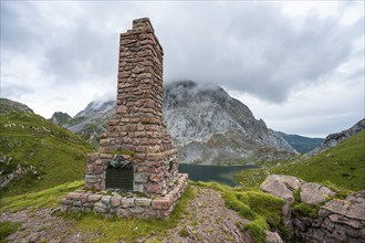 War memorial at Wolayersee, cloudy mountain landscape, Carnic Alps, Carnic High Trail, Carinthia,