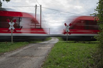 Passing Gräfenberg railway, single-track branch line, at the unrestricted level crossing,