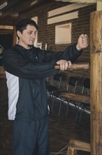 Male martial arts practitioner demonstrating the Lap Sao and Lap-dá technique, which emphasizes the