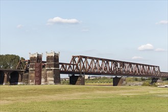 Duisburg-Hochfeld railway bridge from 1927, old bridge pier from 1873, Duisburg, North