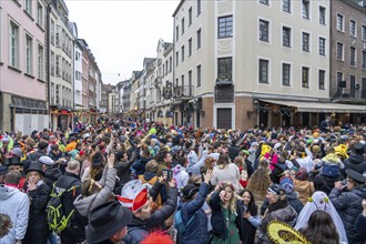 Rose Monday parade in Düsseldorf, after the parade thousands of people in the old town, in the