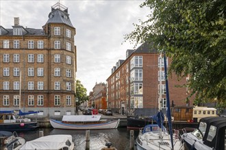 Sailboats, residential buildings, Wilders Canal, Copenhagen, Denmark, Europe