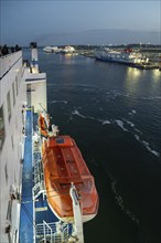 Mooring manoeuvre, Travemünde harbour, Bay of Lübeck, Lübeck, Schleswig-Holstein, Germany, Europe