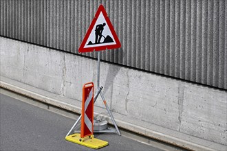 Construction site signalling board