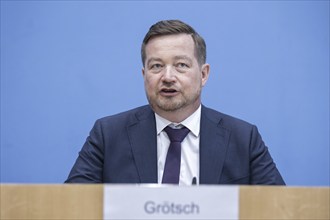 Uli Grötsch, Federal Police Commissioner to the German Bundestag, recorded during the presentation