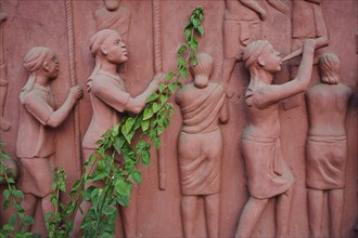 Terracotta representing tribal persons, Bastar region, Chhattisgarh, India, Asia