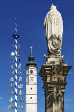 Marian figure on Marian column, maypole, bell tower of the market church St. Veit, Marienplatz,