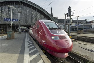 Eurostar train ready to depart for Paris, Cologne Central Station, Cologne, North Rhine-Westphalia,