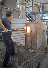 Glassblower, 46 years old, at work, Royal Glass Factory La Granja de San Ildefonso, Province of