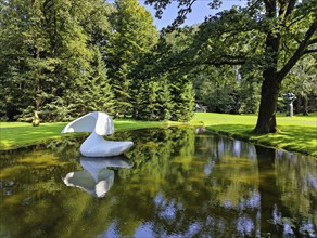 Sculpture park with the floating sculpture Sculpture flottante by Marta Pan, De Hoge Veluwe