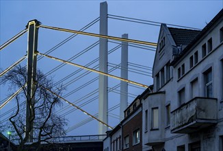 Rhine bridge Neuenkamp, motorway A40, behind the first part of the new bridge construction, in