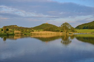 Lake in spring with castle at sunset, Veste Wachsenburg, Amt Wachsenburg, Drei Gleichen, Ilm-Kreis,