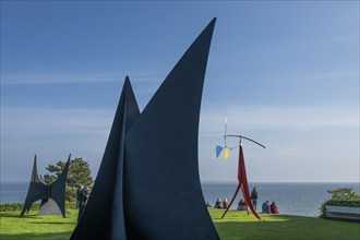 Little Janey-Waney, sculpture by Alexander Calder, sculpture park, visitors, Louisiana Museum of