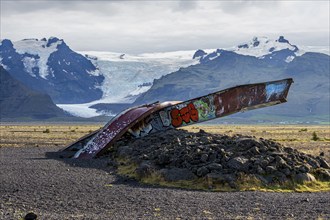 Skeidara Bridge Monument viewpoint, large metal parts of the bridge that was destroyed by the 1996