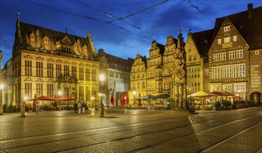 Market square, town hall square with Schütting, town houses and Roland in the historic city centre