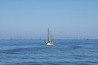 Sailing boats near Cuxhaven, North Sea, Lower Saxony, Germany, Europe