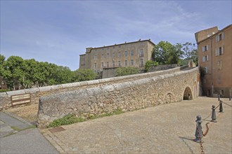 Baroque castle and access via bridge, mountain, path, Entrecasteaux, Provençal Alps, Western Alps,