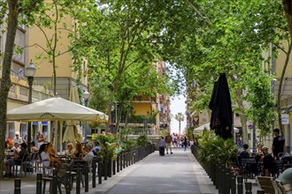 Old town alleys in the historic fishermen's quarter, Barceloneta neighbourhood, Barcelona,