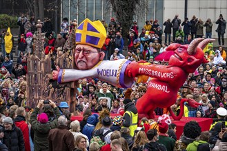 Rose Monday parade in Düsseldorf, street carnival, carnival floats by float builder Jacques Tilly,