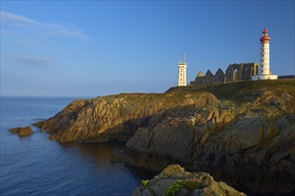 Phare de Saint Mathieu, lighthouse with monastery ruins, Saint Mathieu, Plougonvelin Department