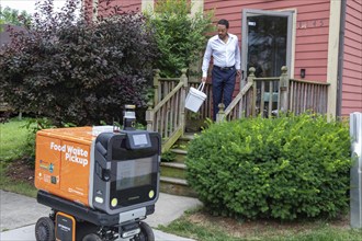 Detroit, Michigan, An experimental, autonomous robot travels the streets of Detroit's Corktown