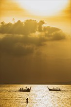 Sunset at Railay beach, evening mood, sun, evening, boat, sea, seascape, cloud, sunbeam, romantic,