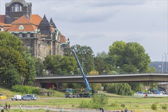 In the early hours of the morning, a section of the Carola Bridge collapsed for unknown reasons.