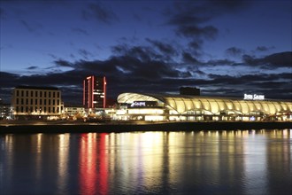 The Rheingalerie Ludwigshafen photographed from Mannheim, with the Rhine in the foreground