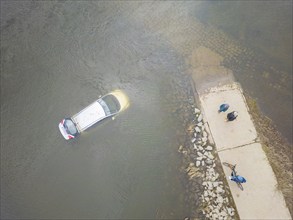 Recently, an inadequately secured car sank in the flood waters of the Elbe and was only located