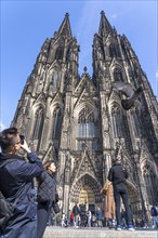 Domplatte, Cologne Cathedral, tourists, take a photo, Cologne North Rhine-Westphalia, Germany,