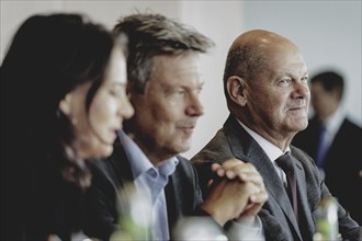 (R-L) Olaf Scholz (SPD), Federal Chancellor, Robert Habeck (Alliance 90/The Greens), Federal