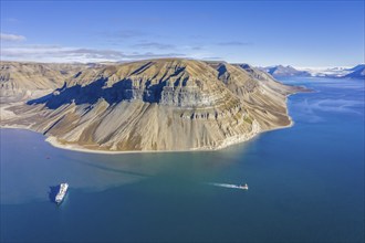 Cruise ship of Iceland ProCruises and Skansbukta in the outer Billefjorden, Billefjord, southeast