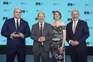 Leif-Erik Lindner (Managing Director of IFA Management GmbH), Olaf Scholz, Chancellor of the