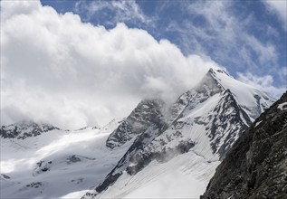 Mountain landscape of rock and ice, glaciated mountain peak Großer Möseler, glacier Waxeggkees,