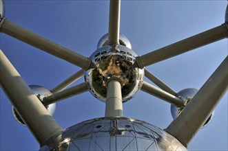 Atomium, built in 1958 for the World Exhibition, uses nine atoms to represent the body-centred