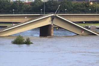 Partially collapsed Carola Bridge and flooding on 23 September 2024, Dresden, Saxony, Germany,