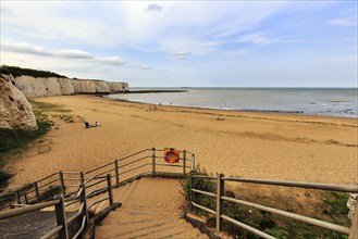 Bay with sandy beach, cliff with rock gate, chalk cliffs on the horizon, Kingsgate Bay,